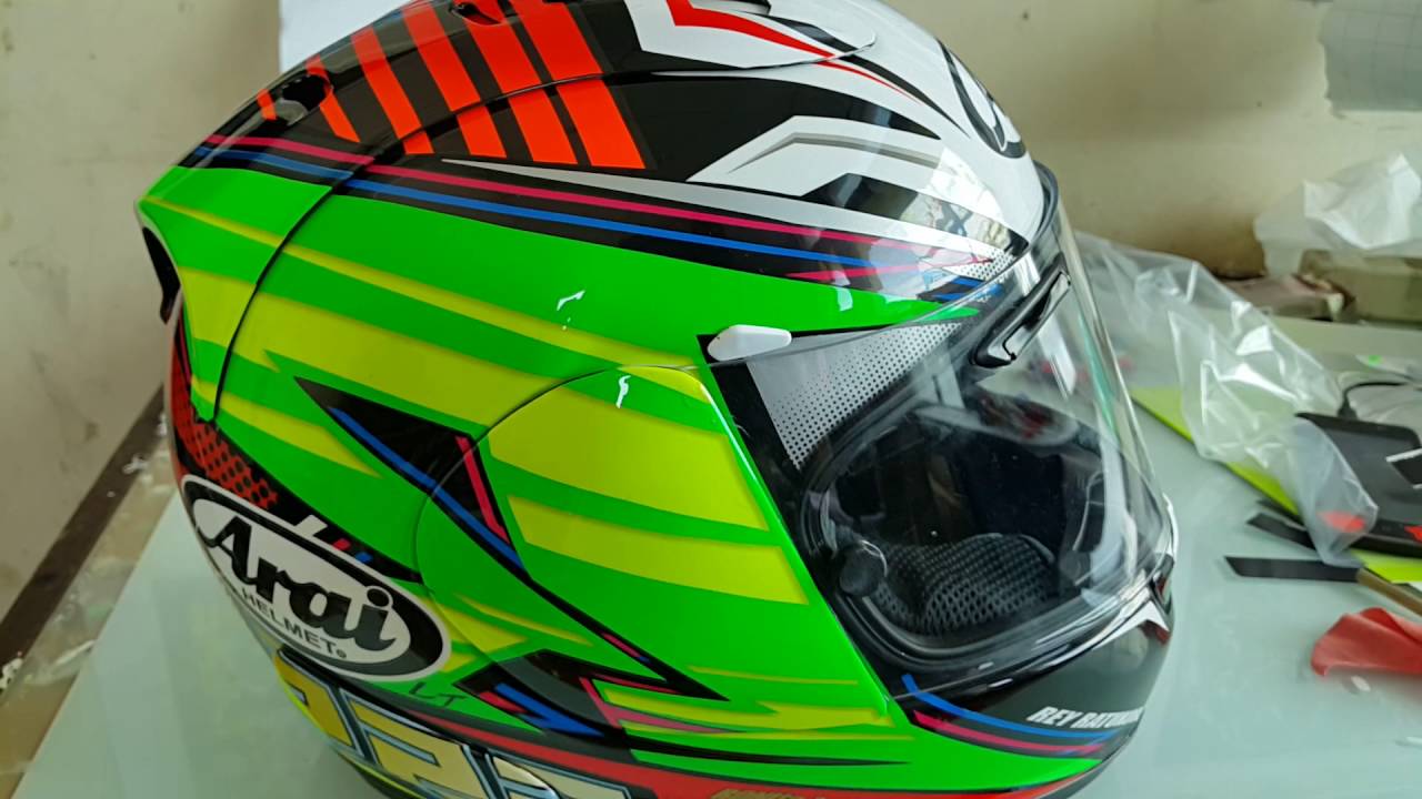 Hasil gambar untuk helm arai